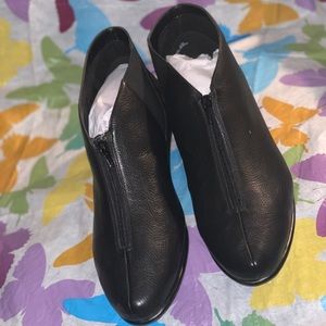 Black ankle length, great for work.